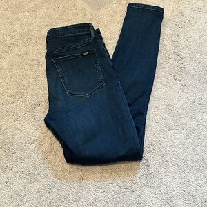 Dark blue like new joes jeans. Skinny cut, high rise